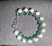 Handmade Emerald green crystal and pearl beaded bracelet