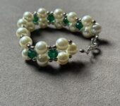 Emerald green and pearl bracelet