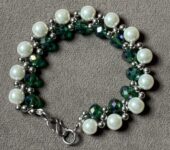 Handmade Emerald green crystal and pearl beaded bracelet