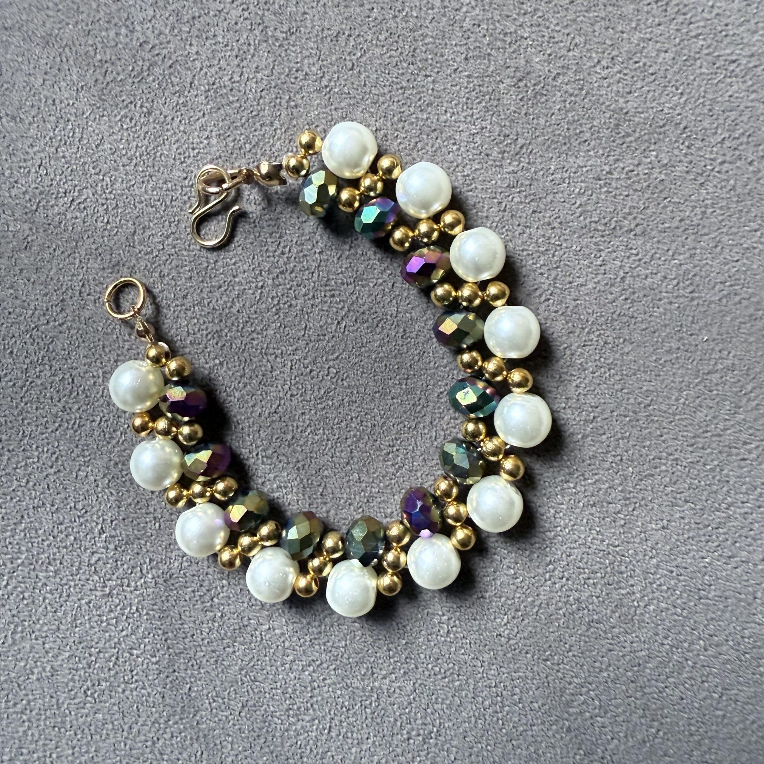 Handmade Emerald green crystal and pearl beaded bracelet