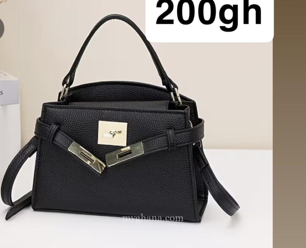Love a bag you see? You can now preorder it through Bag Mood. ✨ Please note