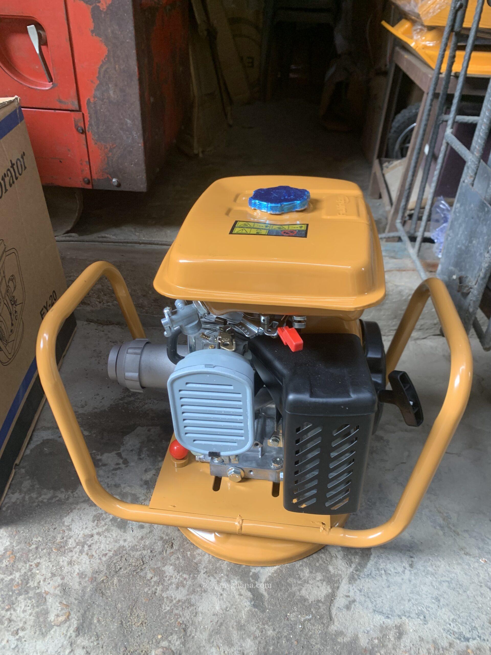Powerful poker concrete vibrator machine with host