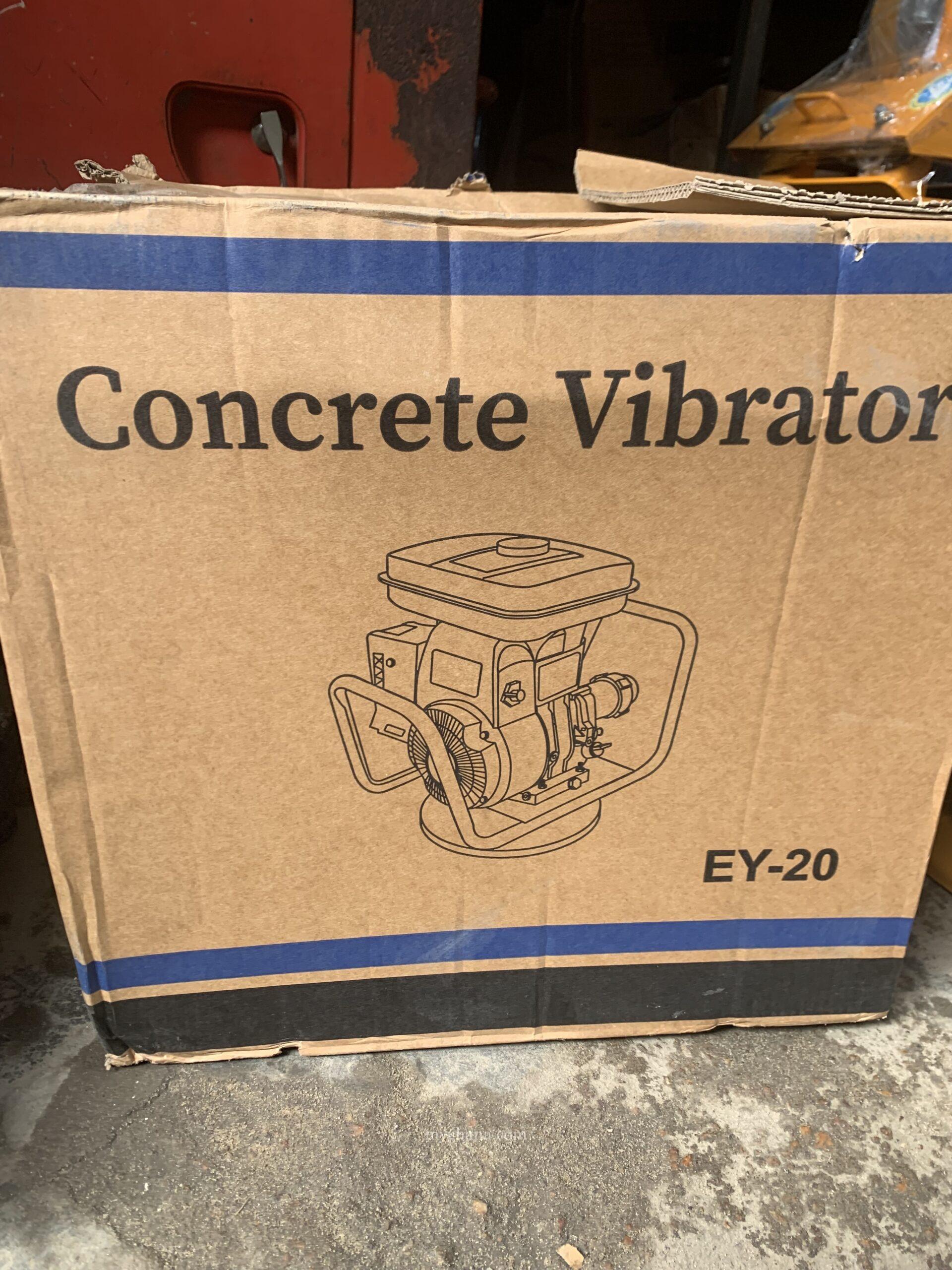 Powerful poker concrete vibrator machine with host