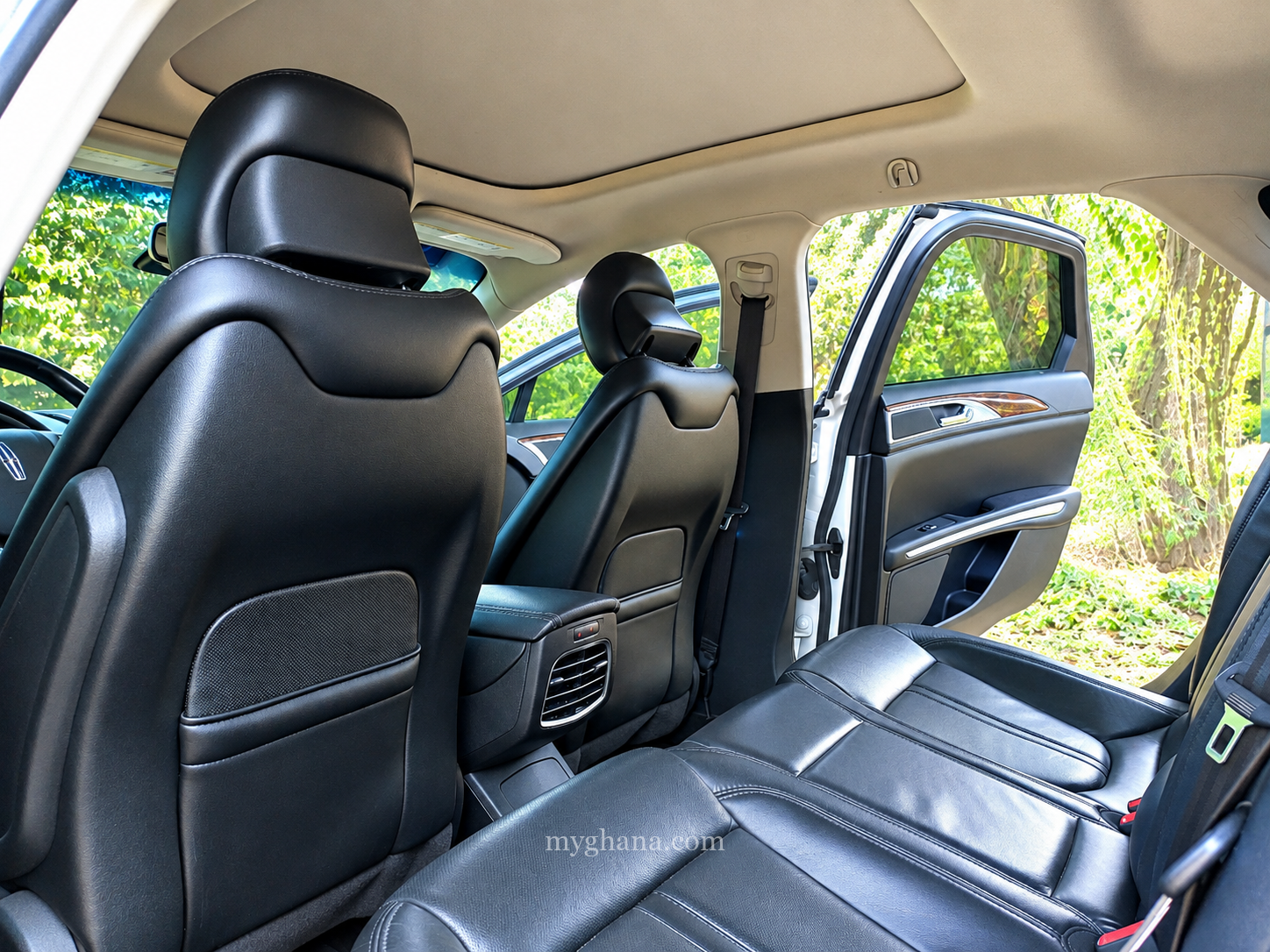 2016 Lincoln MKZ full option with panoramic sunroof for sale