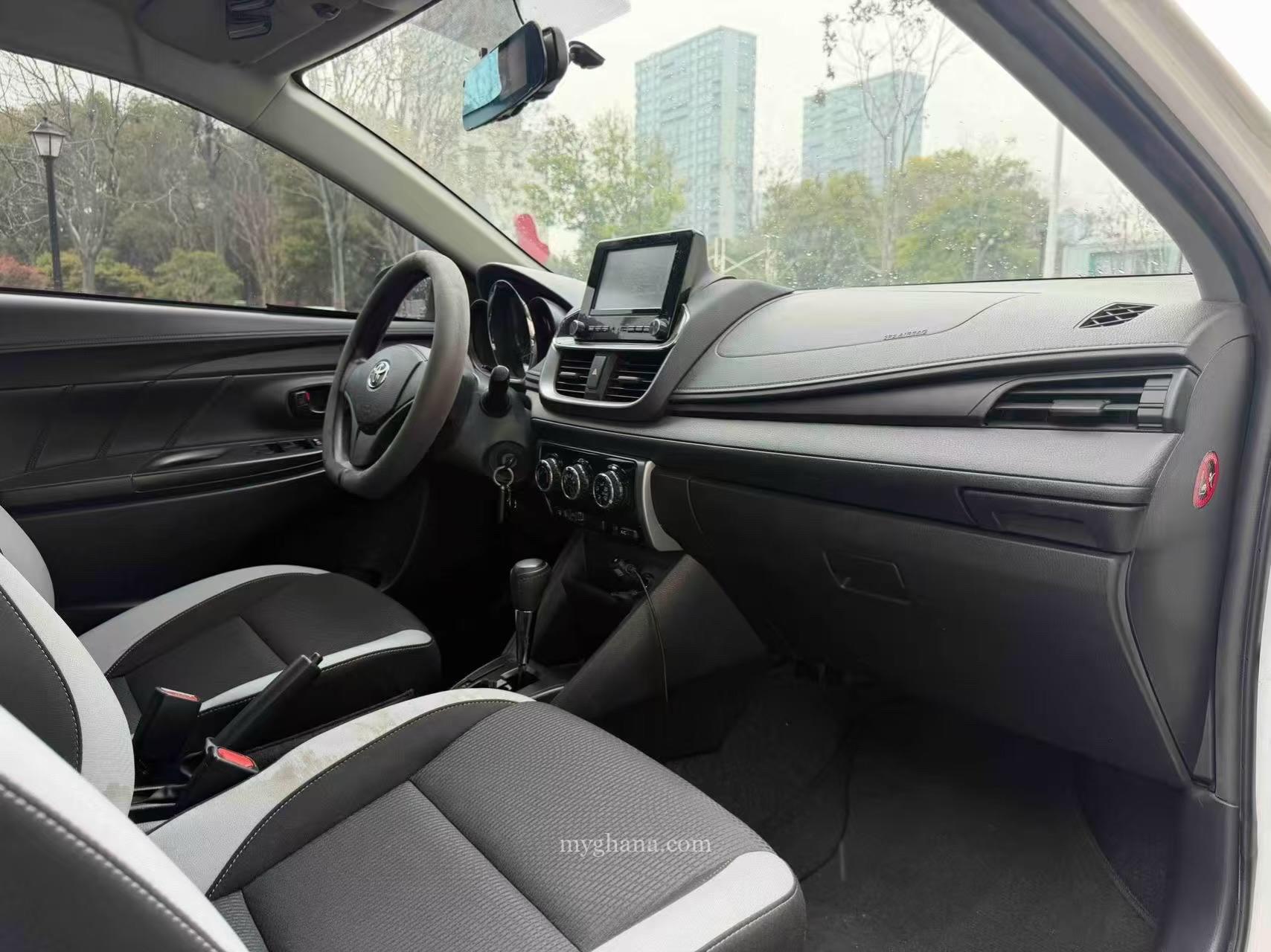 2019 Toyota Yaris L SUV compact