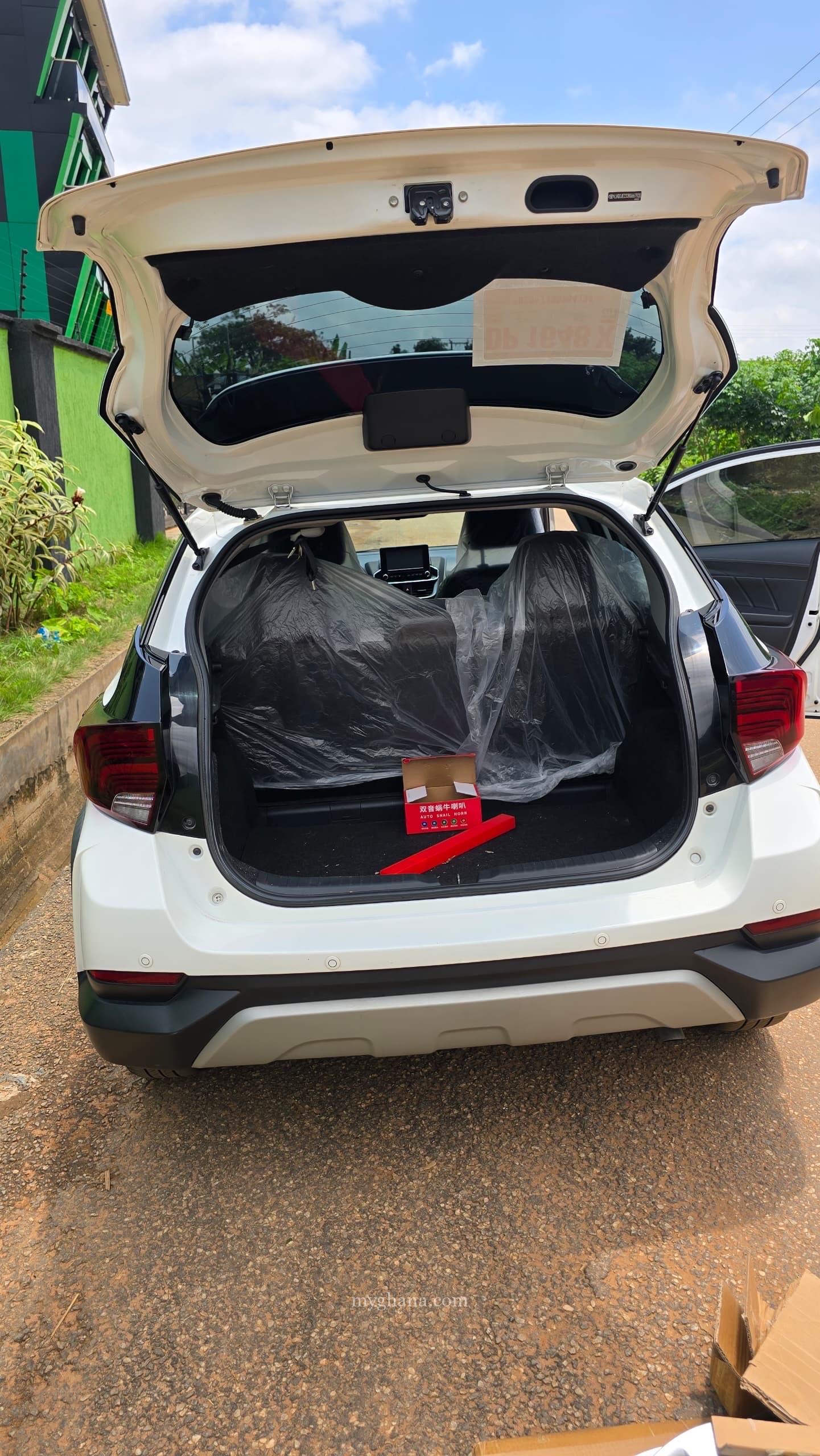 2019 Toyota Yaris L SUV compact