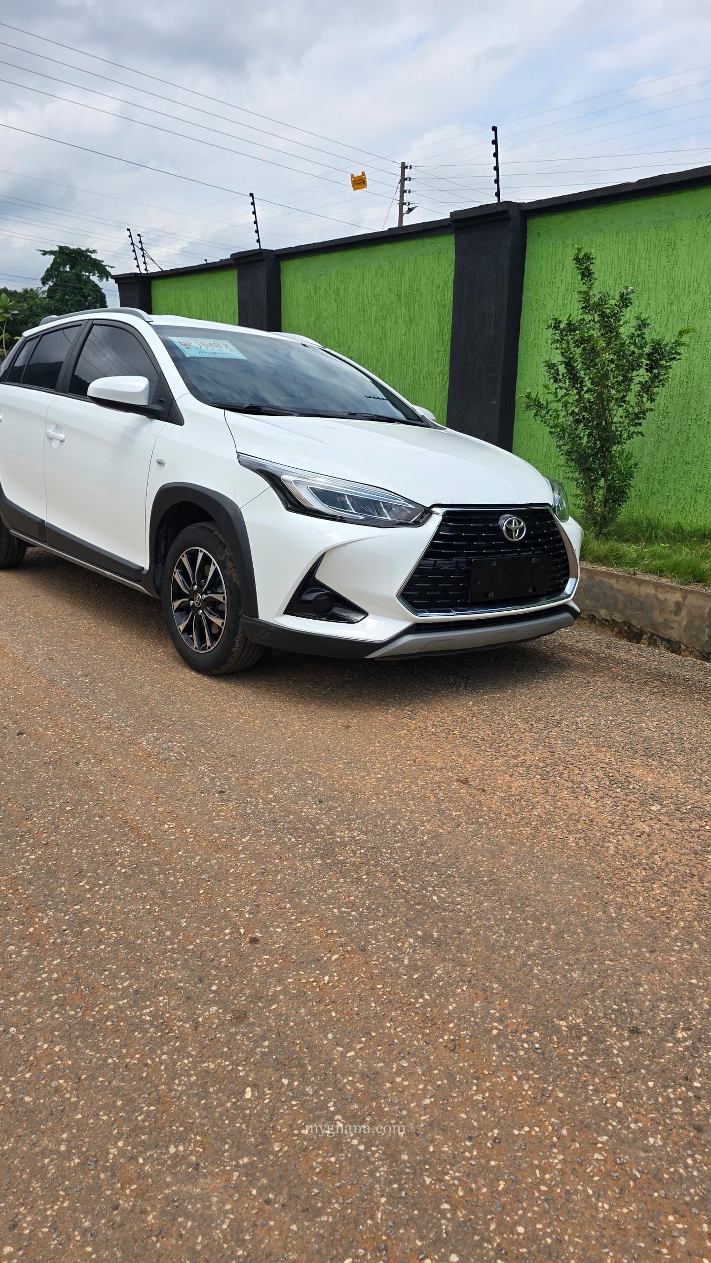 2019 Toyota Yaris L SUV compact