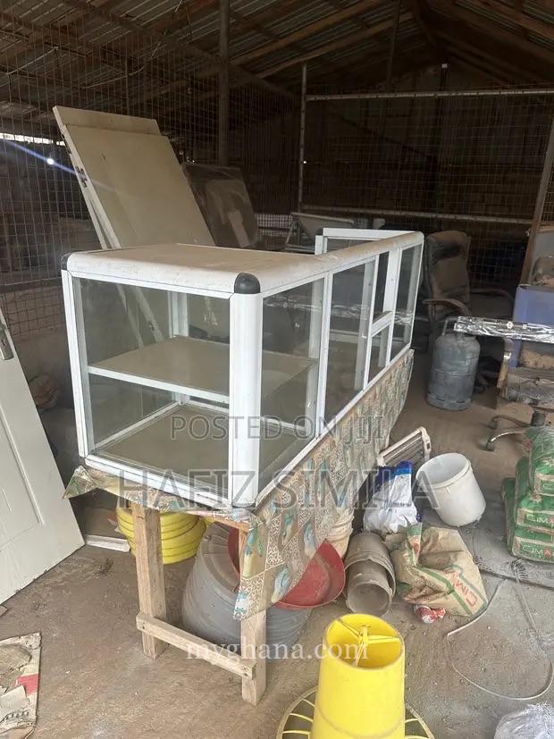Show case glass koko stand