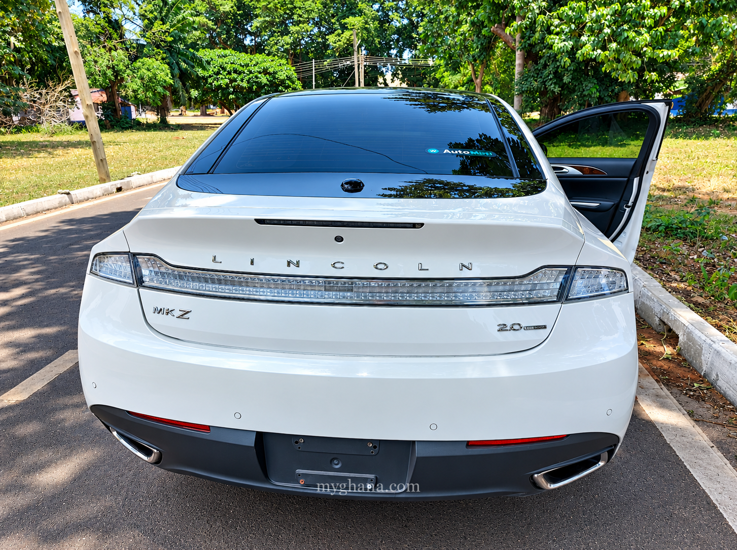 2016 Lincoln MKZ full option with panoramic sunroof for sale