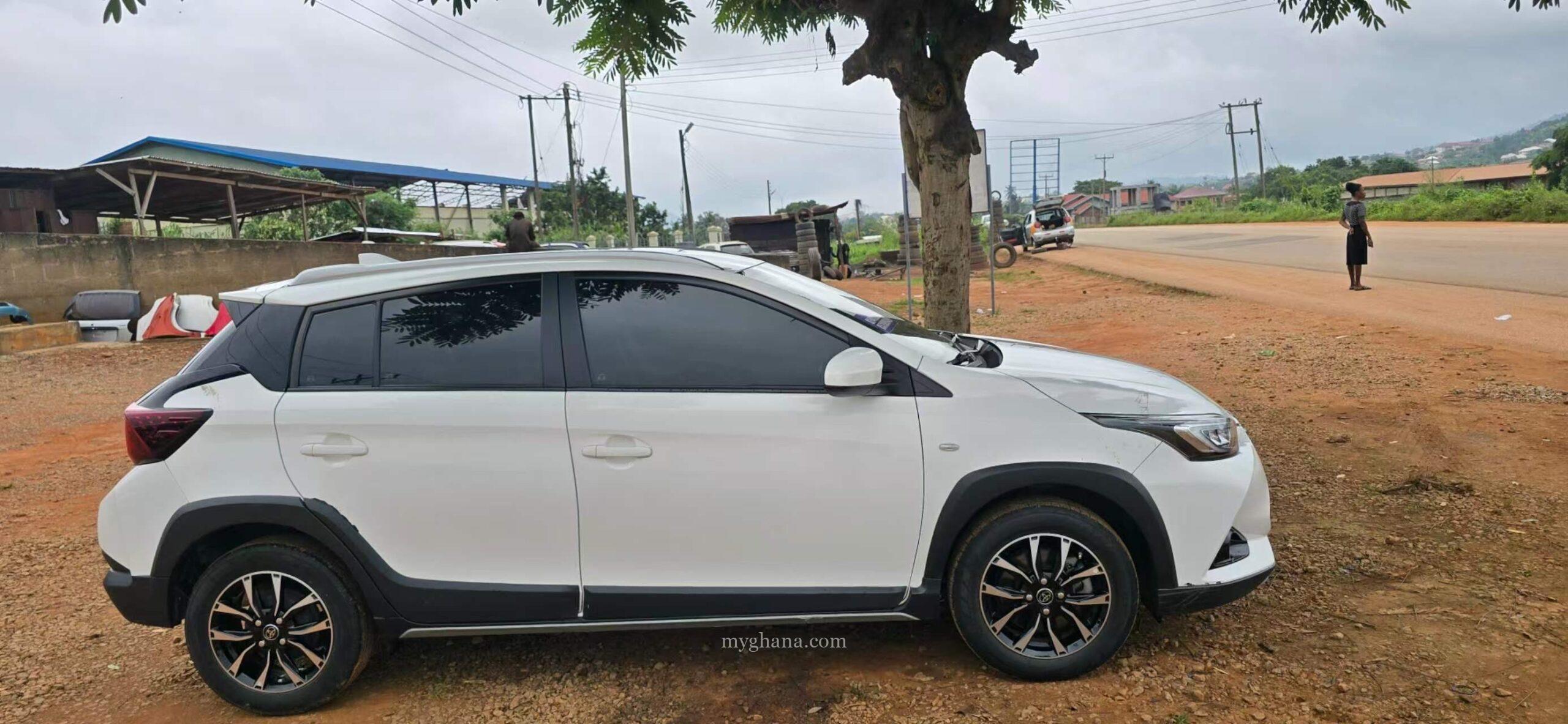 2019 Toyota Yaris L SUV compact