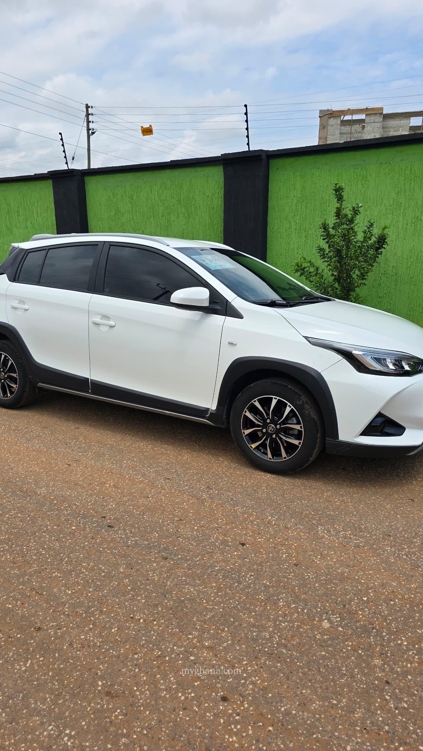 2019 Toyota Yaris L SUV compact