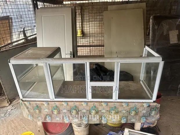 Show case glass koko stand