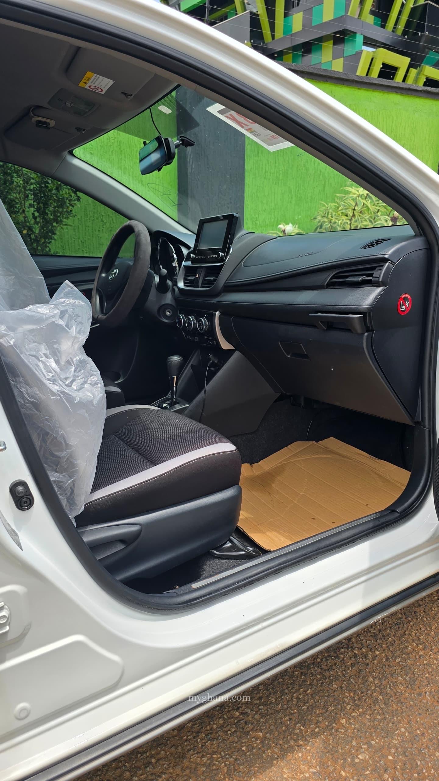 2019 Toyota Yaris L SUV compact