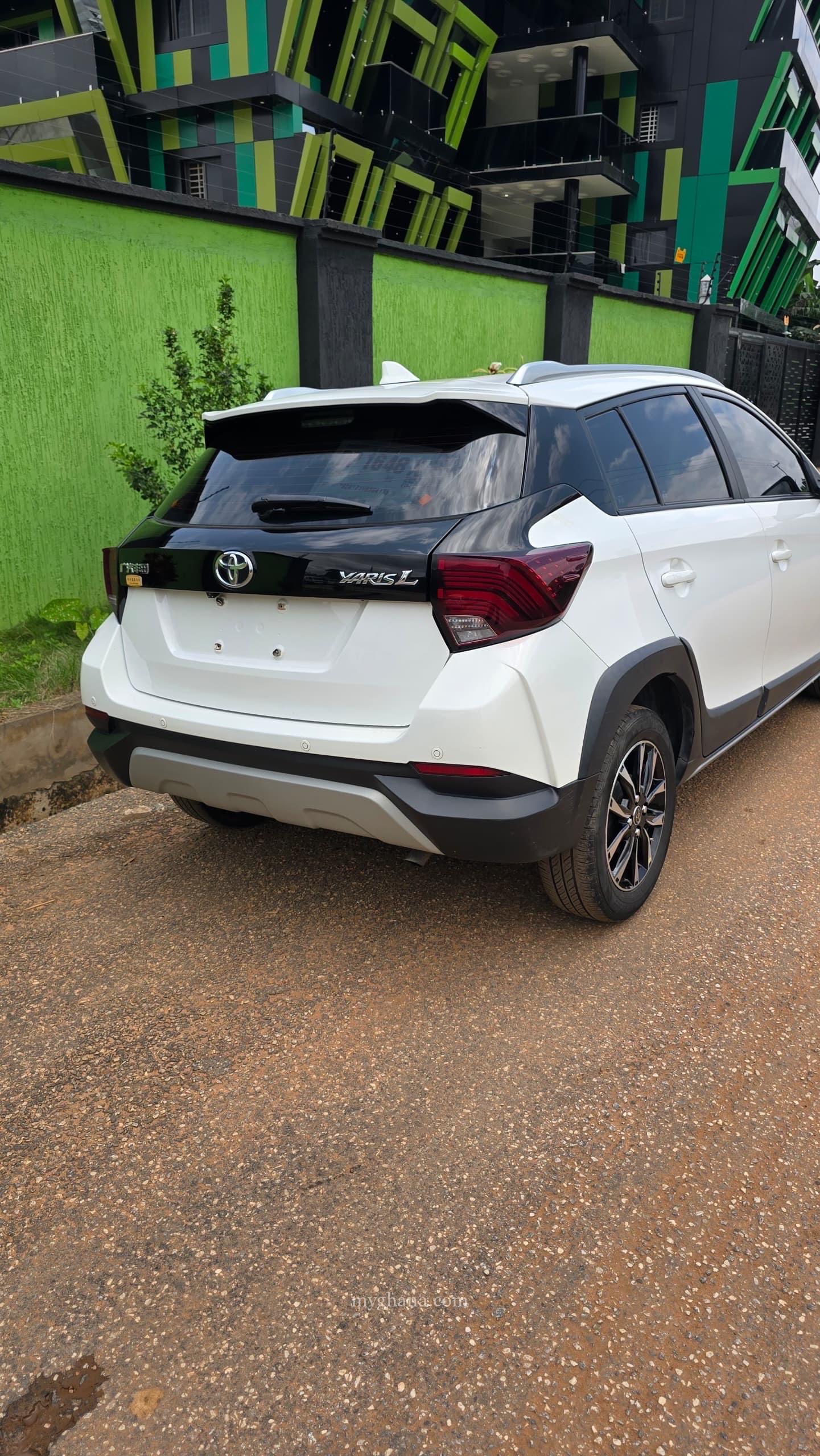 2019 Toyota Yaris L SUV compact