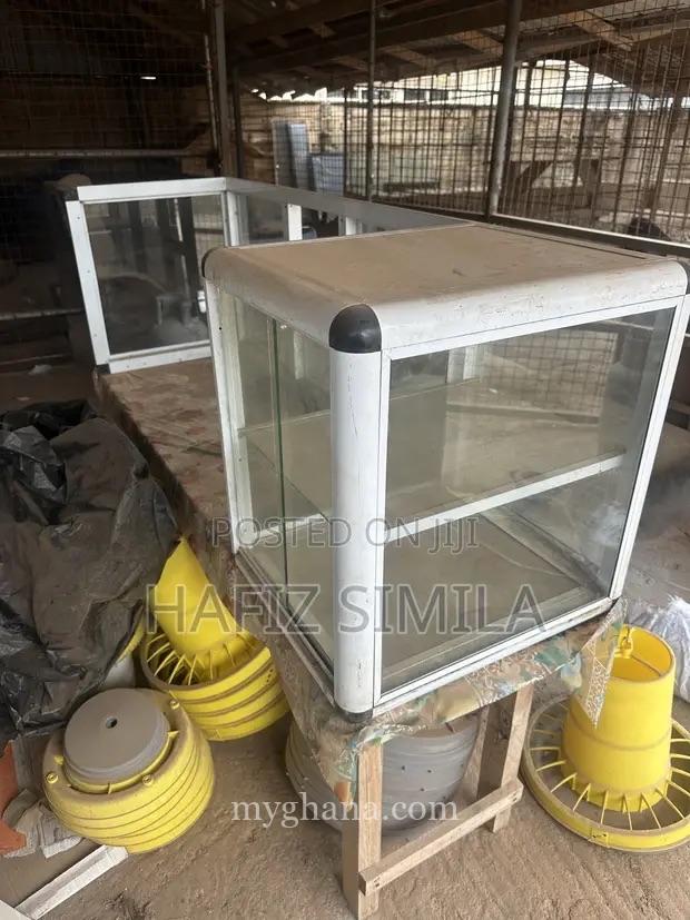 Show case glass koko stand
