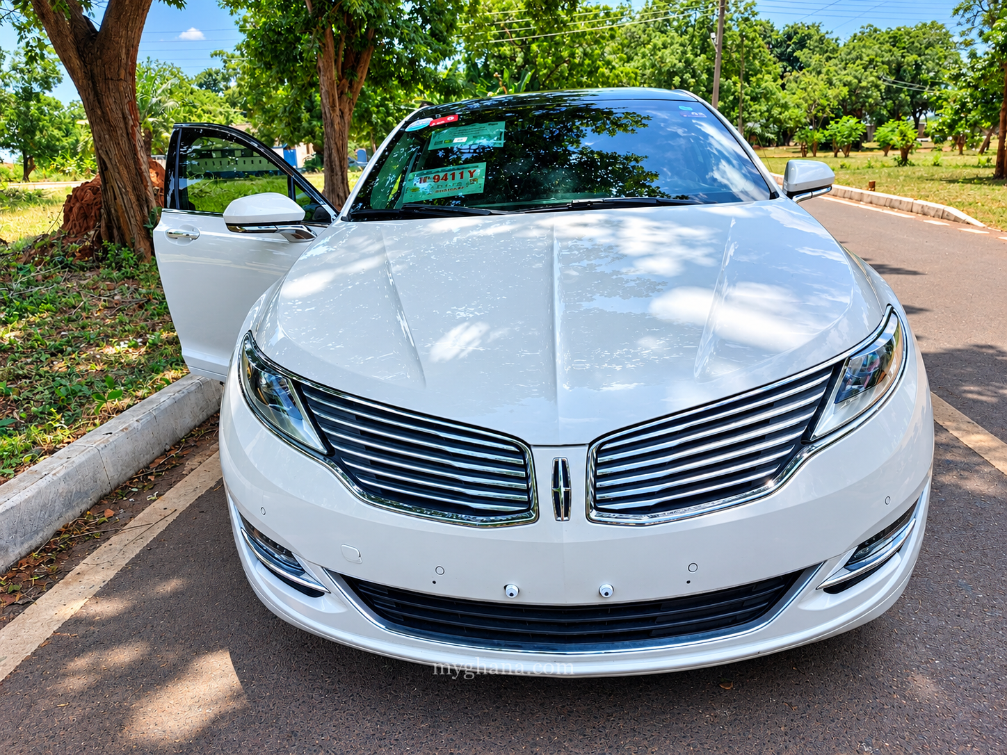 2016 Lincoln MKZ full option with panoramic sunroof for sale