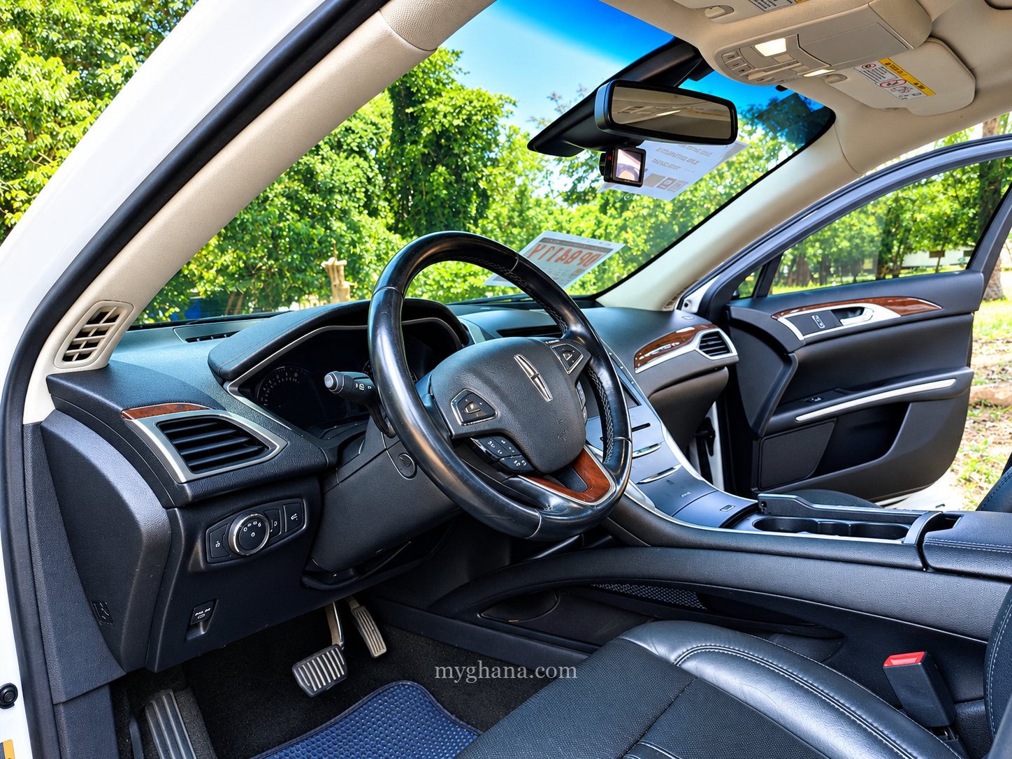 2016 Lincoln MKZ full option with panoramic sunroof